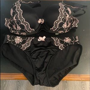 Soma black/pink bra and panty set bra size 34DD underwear are size medium . EUC